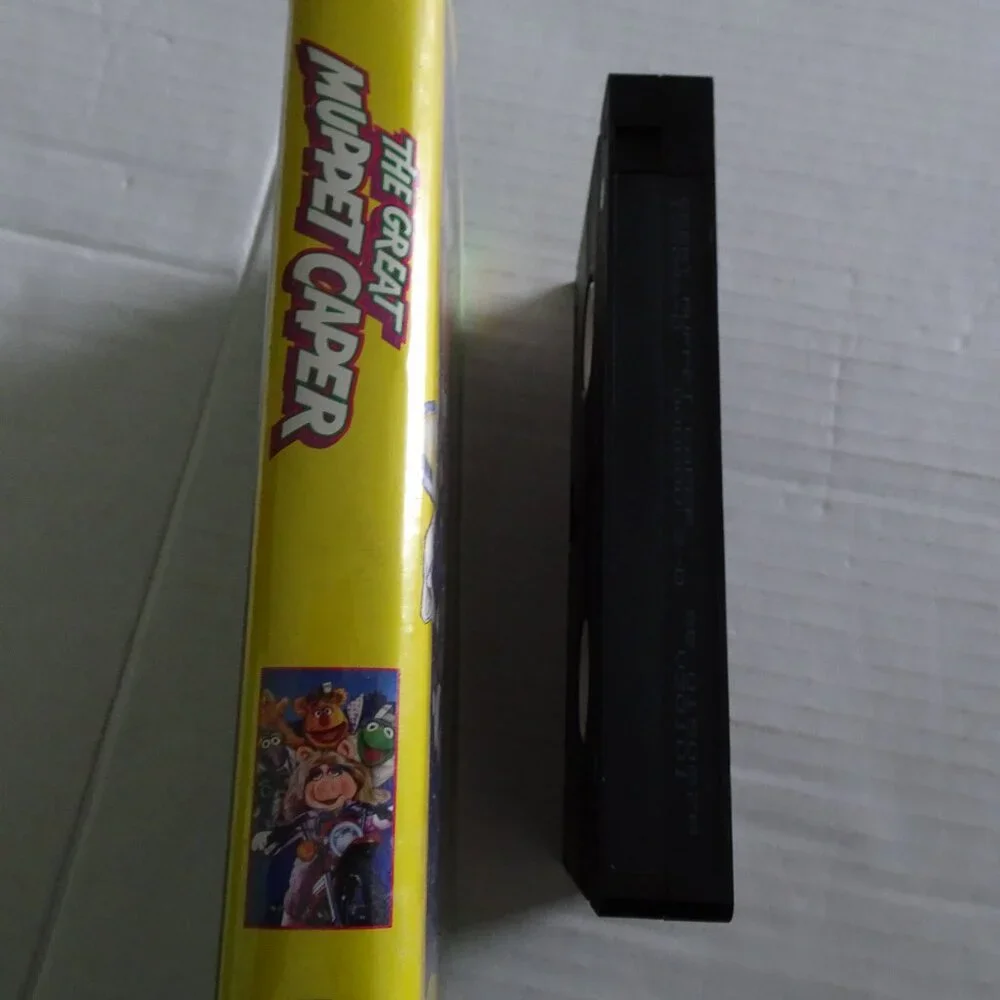 The Great Muppet Caper - VHS Tape - Clamshell - Jim Henson Video with Miss Piggy